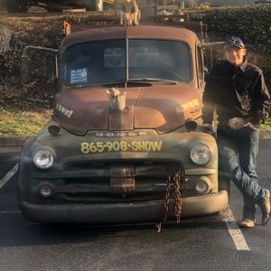 Meet your Posher, Dennis